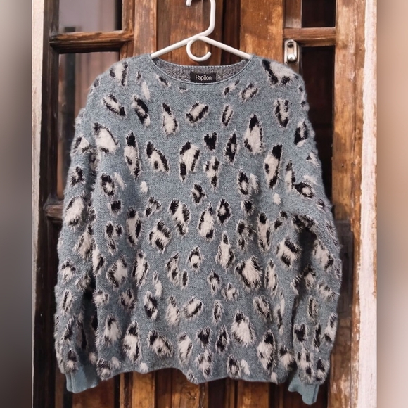 Papillon Teal Fuzzy Cheetah Textured Animal Print Soft Sweater Size Medium - Picture 1 of 9